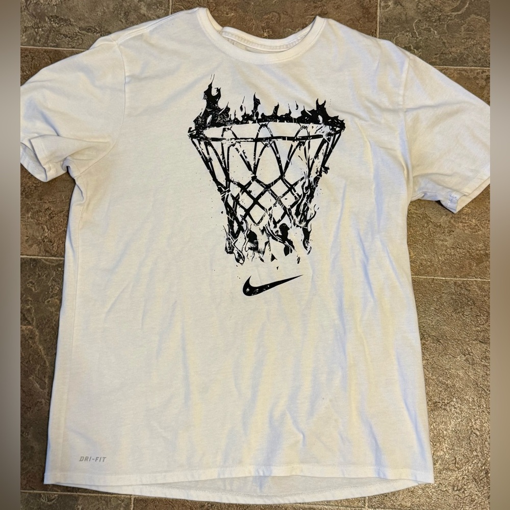 NIKE HOOPS TEE